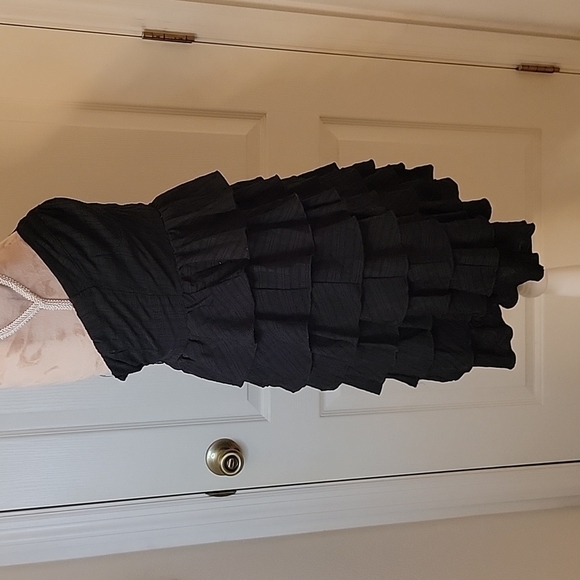 ~RARE~ GB Gianni Bini Strapless Black Dress with Ruffle Skirt, Size Jrs 3 EUC! - Picture 4 of 10